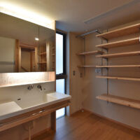 となりの親の家