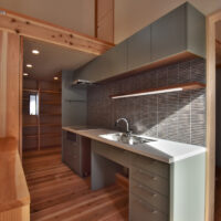 となりの親の家