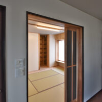 大根畑を望む和室