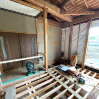 大根畑を望む和室