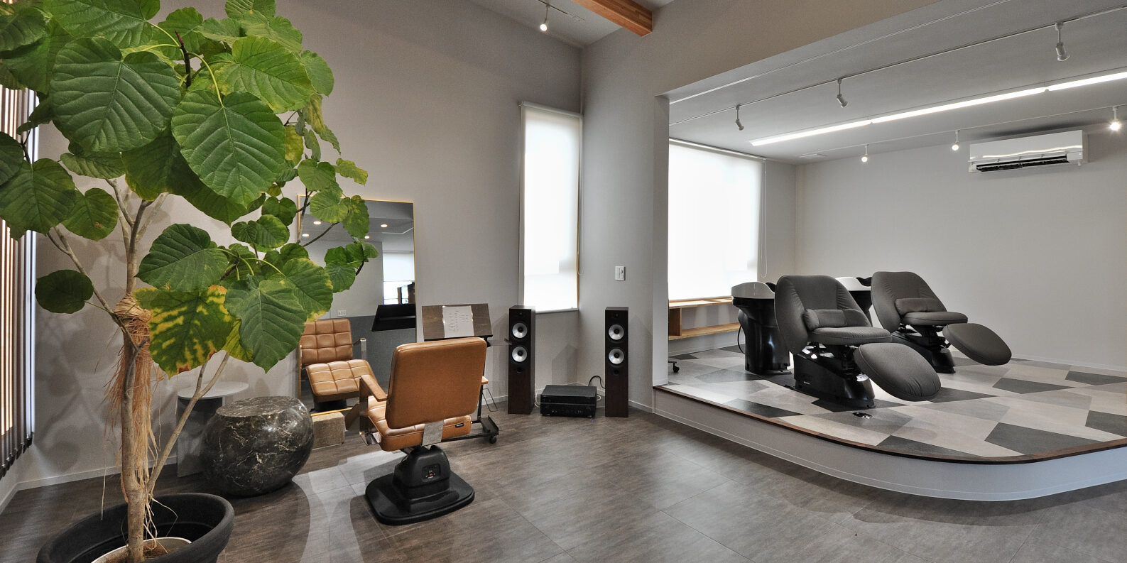 ダンスフロアのある家